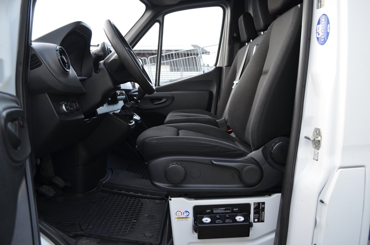 Mercedes-Benz Sprinter 2020, bild 2/10
