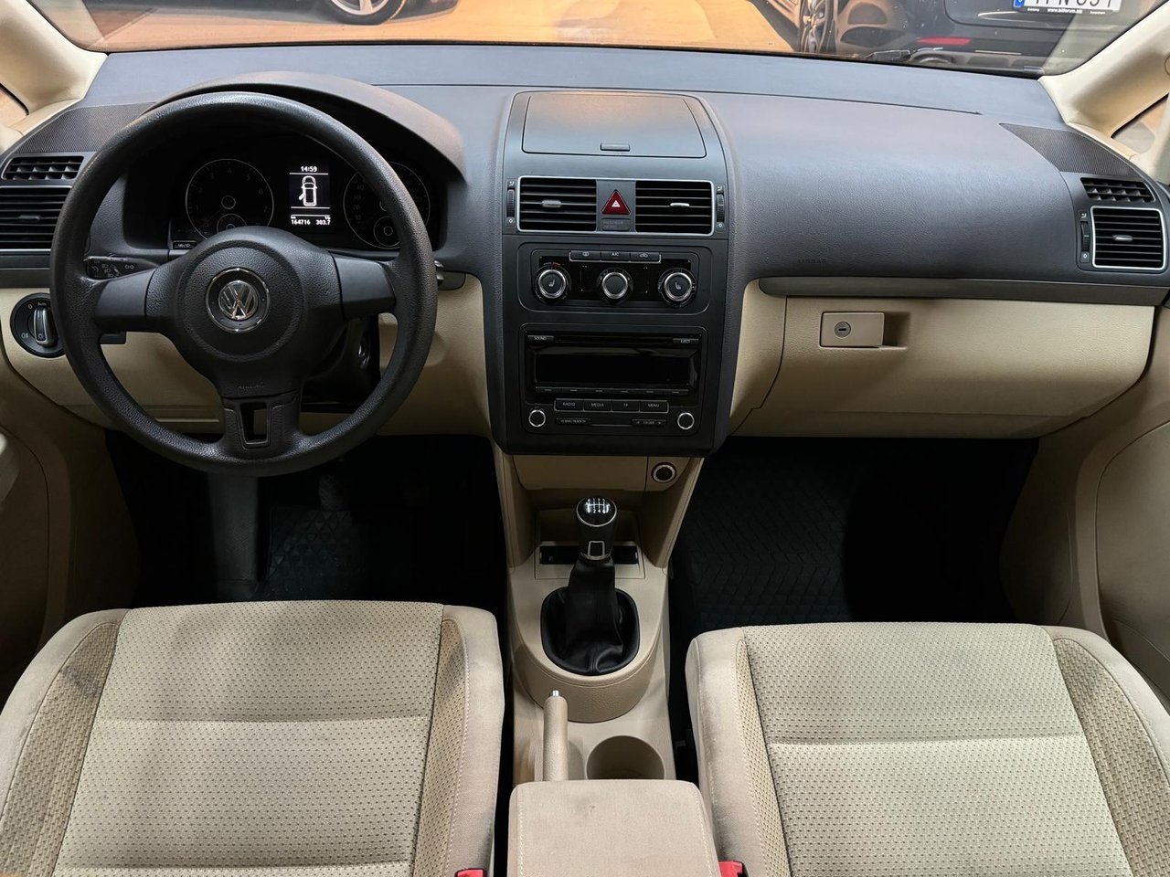 Volkswagen Touran 2013, kuva 6/10