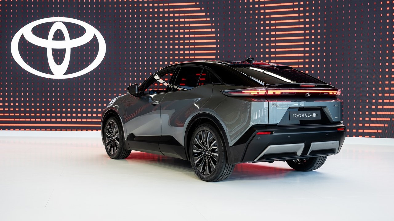 Toyota C-HR ELBIL 2026, bild 2/5
