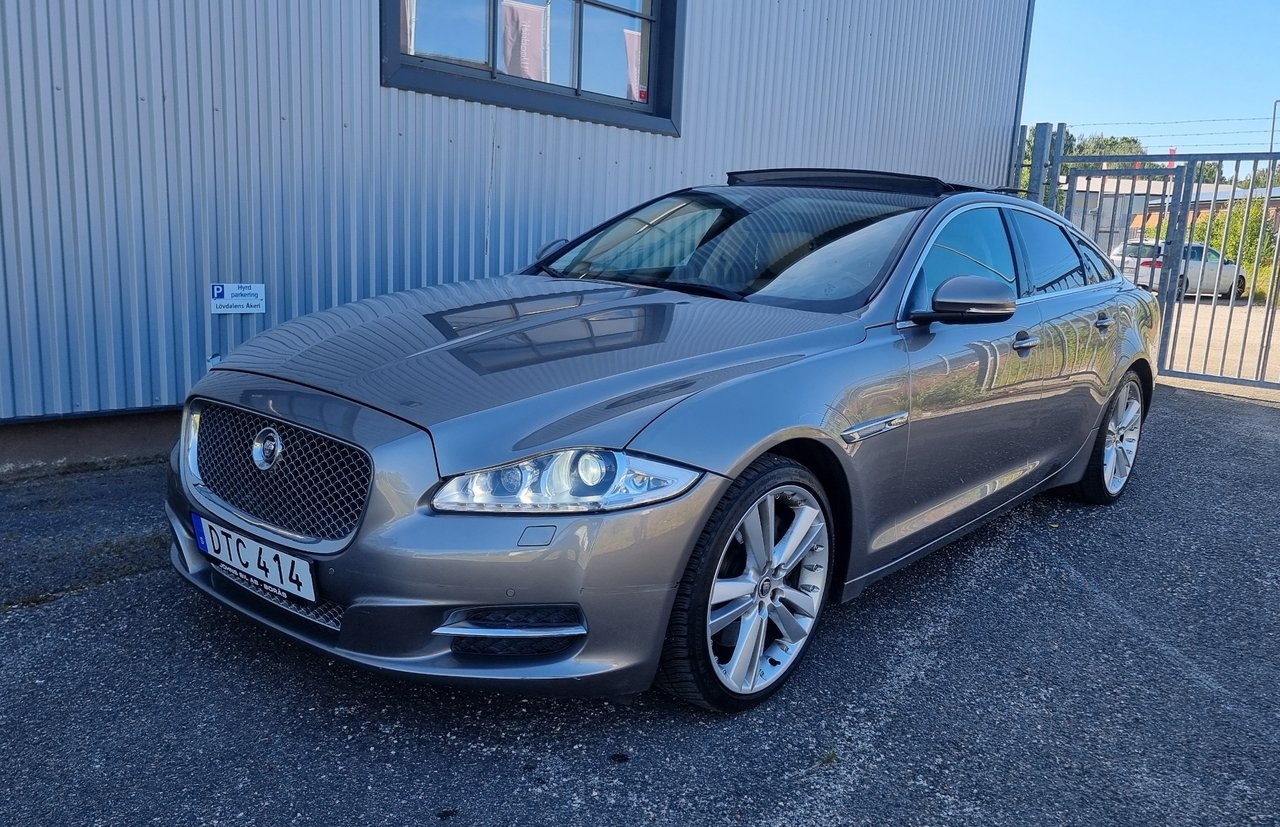 Jaguar XJ