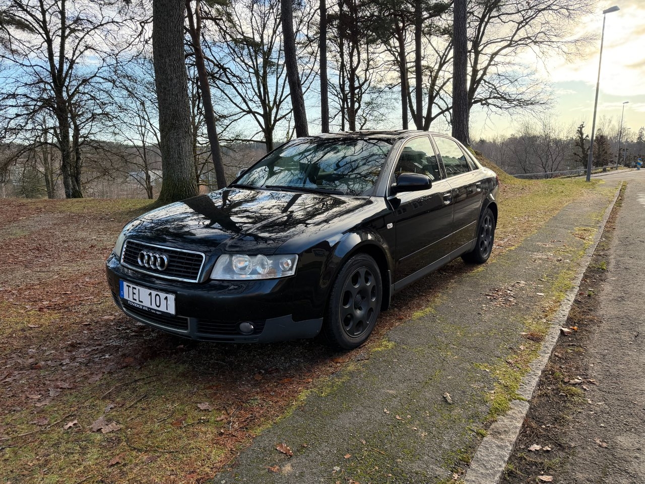 Audi A4 Sedan 2.4 V6 / V-hjul 2002, photo 2/9
