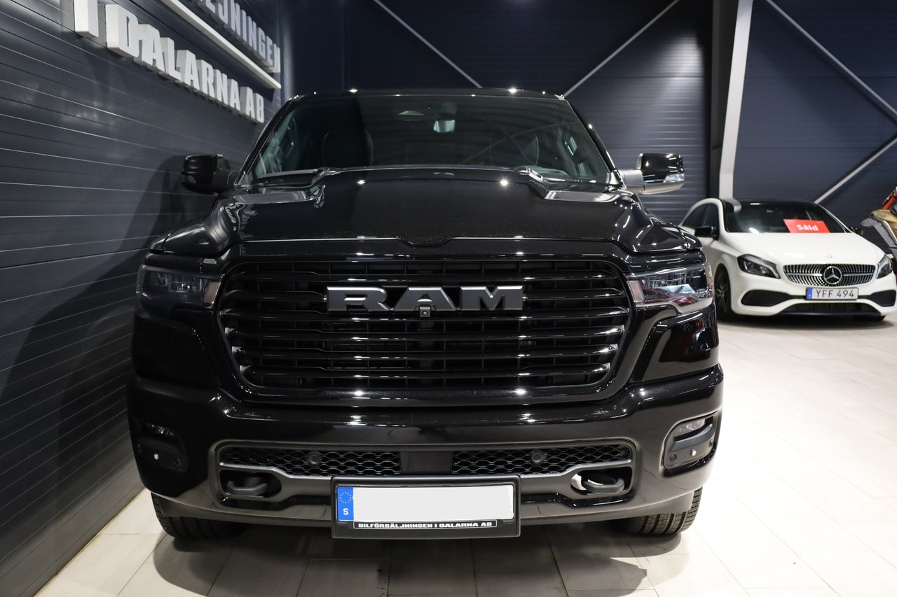 RAM 1500 Laramie Night Premium 420hk 2025, bild 2/10