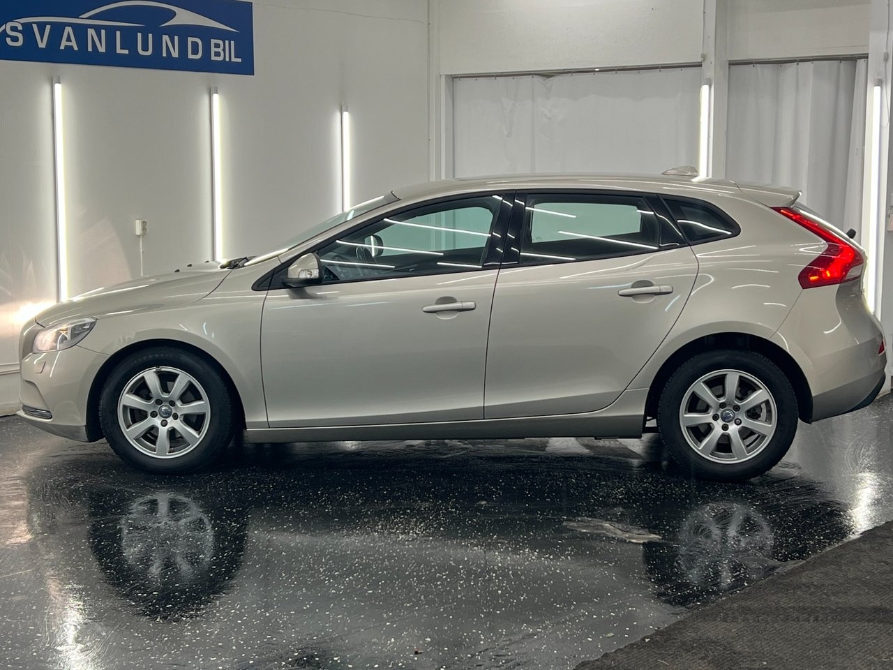 Volvo V40 D2 Kinetic Euro 6 / 3,4 l 2017, photo 6/20