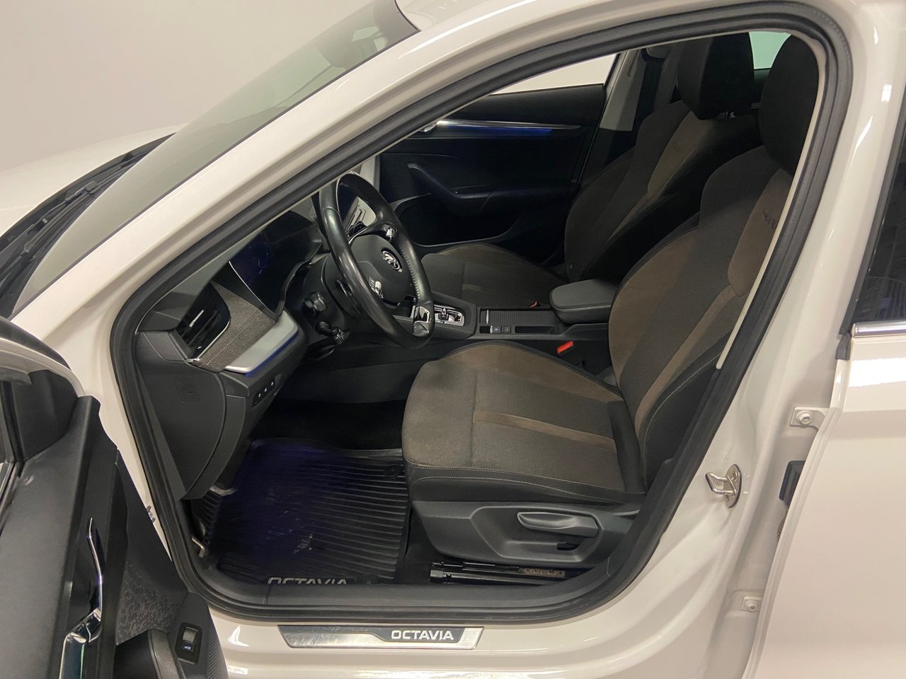 Skoda Octavia 2021, bild 2/8