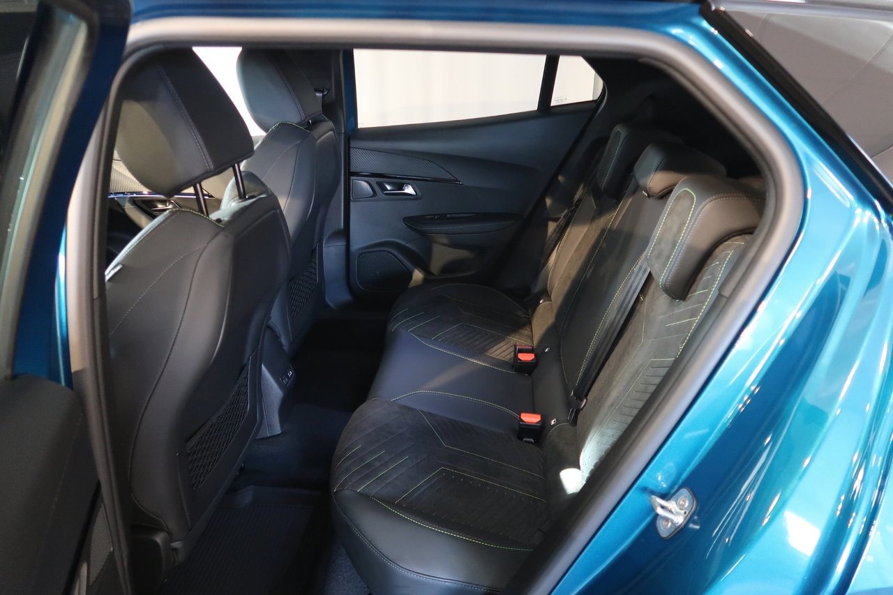 Peugeot 2008 2025, photo 6/24