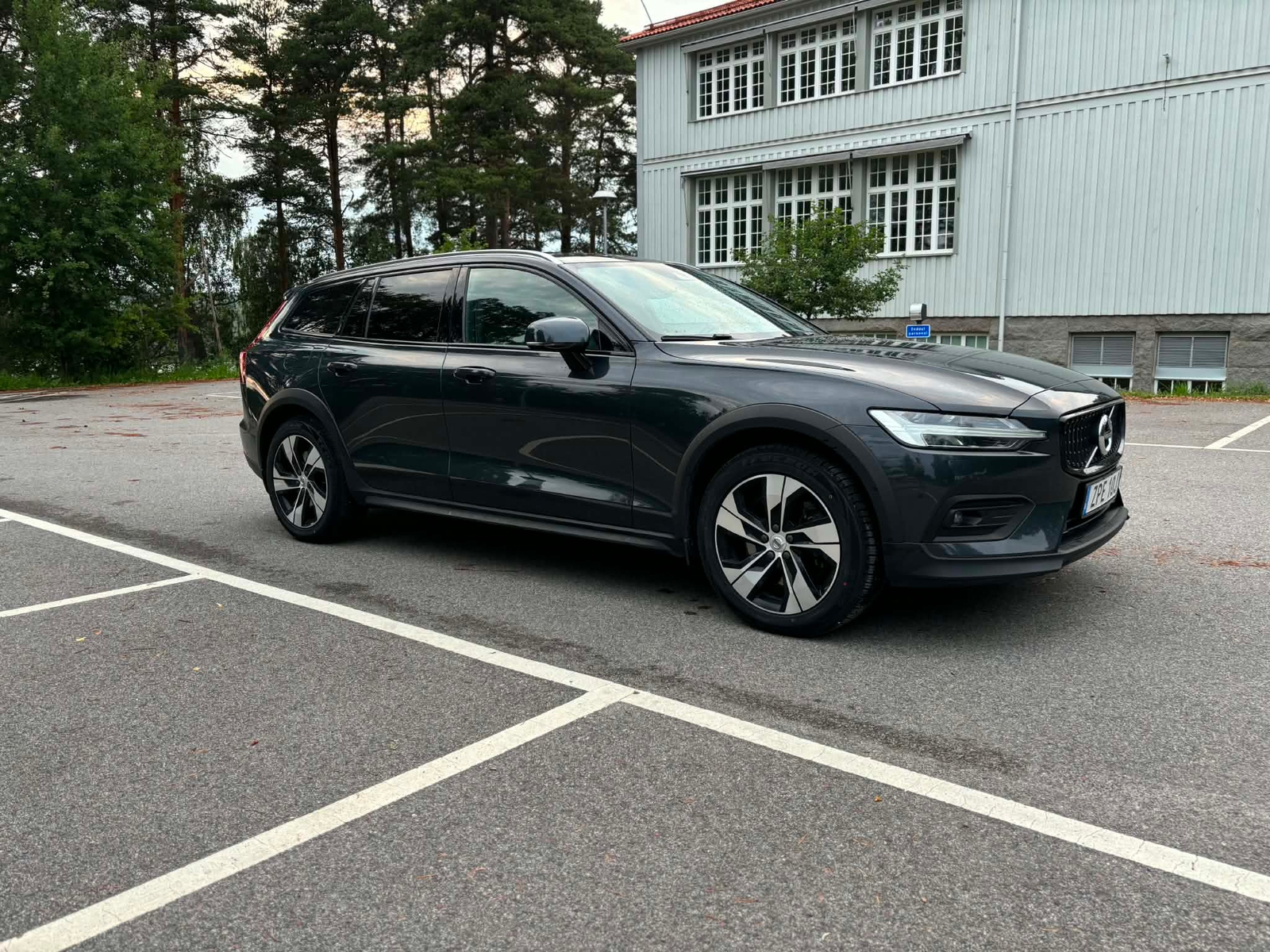 Volvo V60 Cross Country 2019, bild 2/6