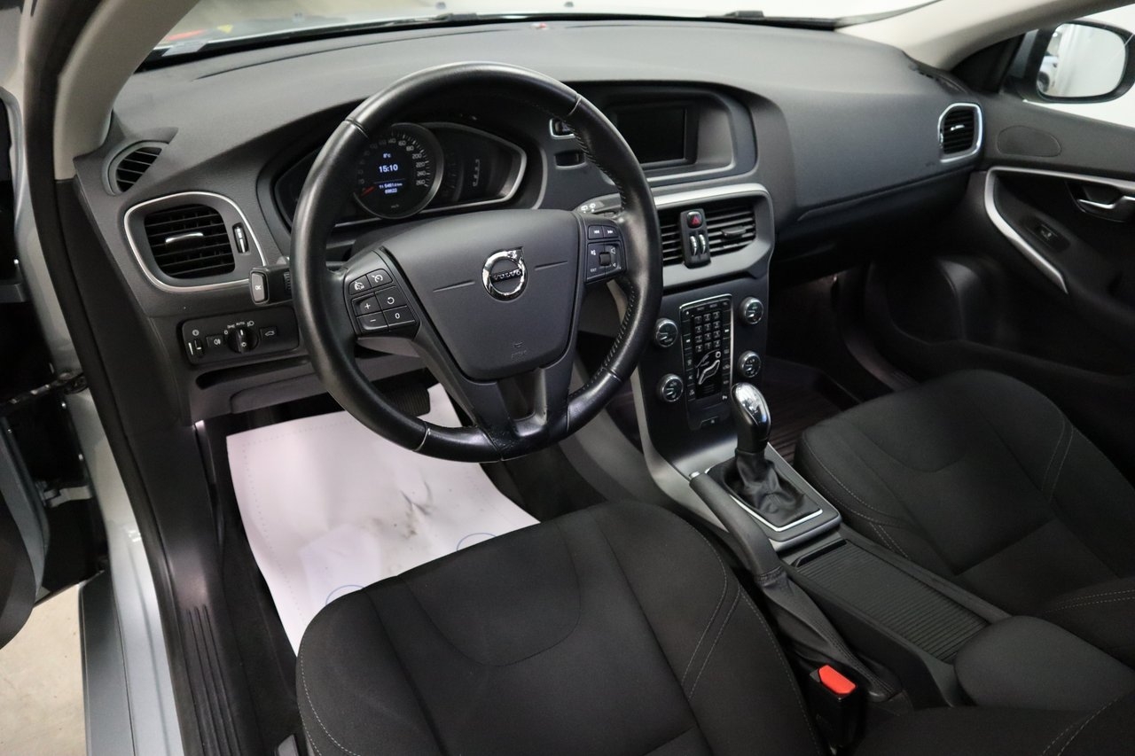 Volvo V40 T3 Automat 2018, photo 5/23