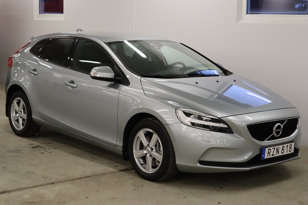 Volvo V40 T3 Automat 2018, photo 3/23