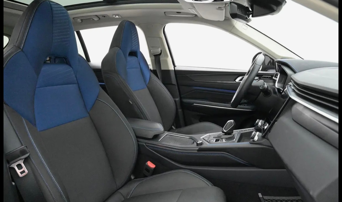 Lynk & Co 01 PHEV DCT 2022, bild 2/4