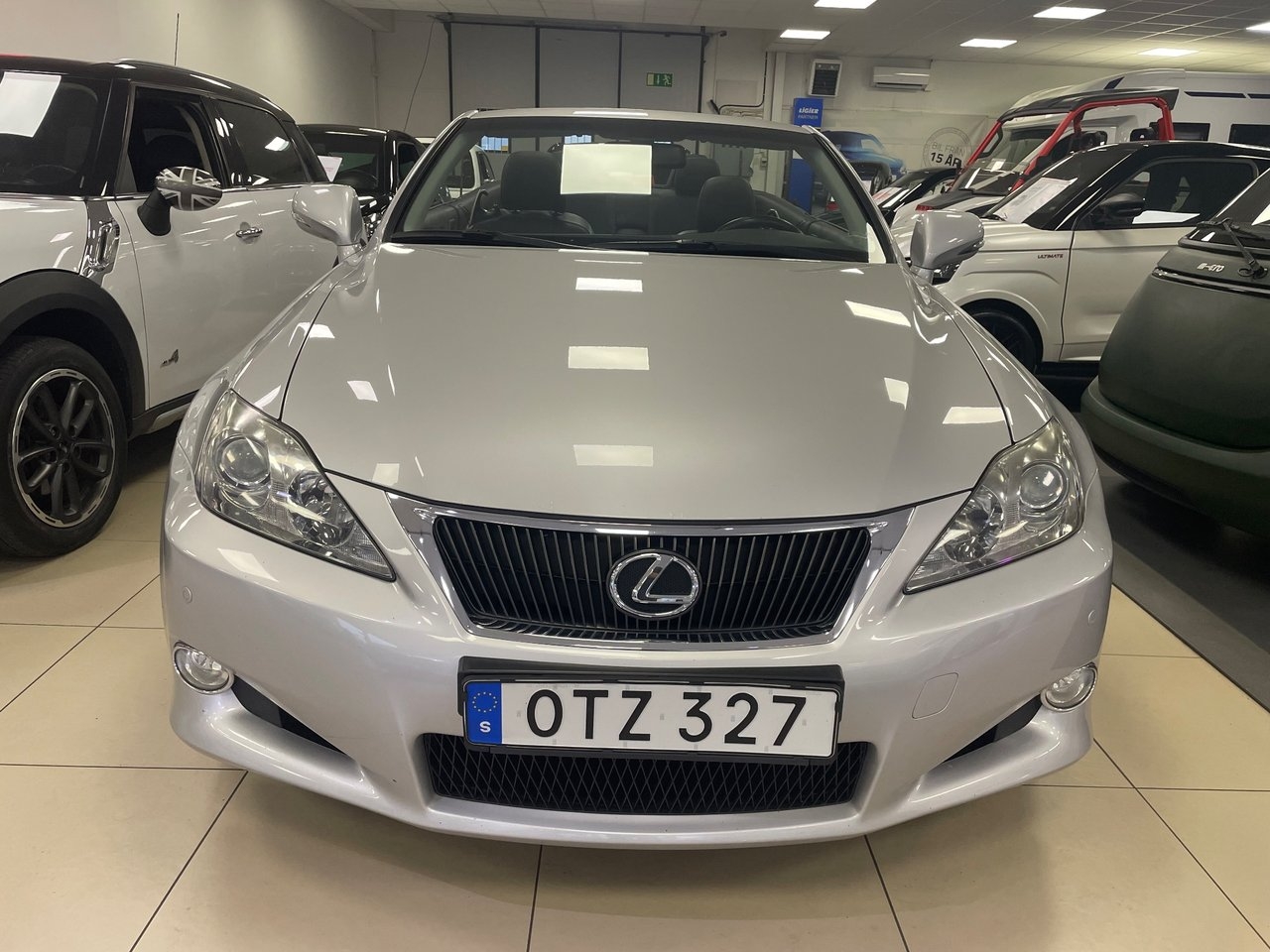 Lexus IS 250 C 2.5 V6 Cab 2010, photo 3/10