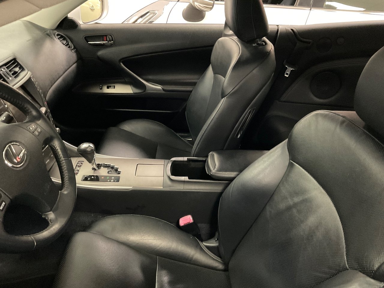 Lexus IS 250 C 2.5 V6 Cab 2010, photo 7/10