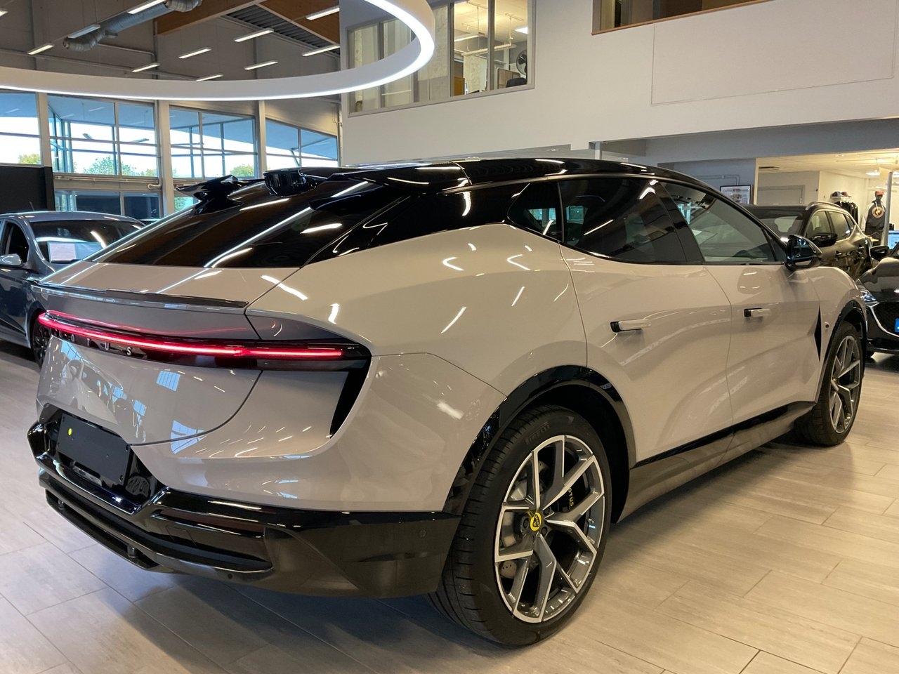 Lotus Eletre R 918 hk AWD 2024, bild 4/10