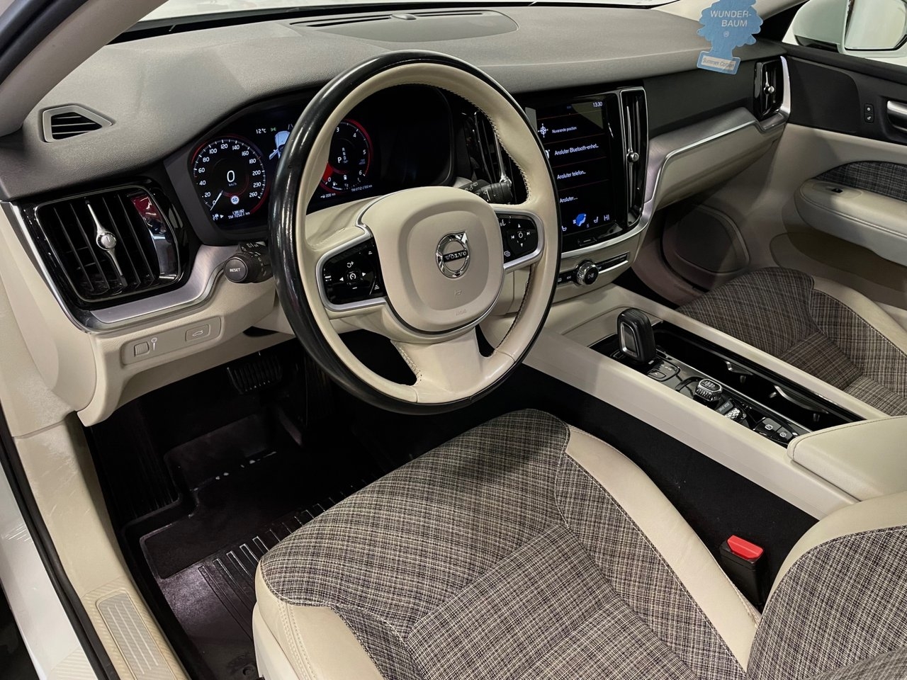 Volvo V60 Cross Country 2021, photo 5/10
