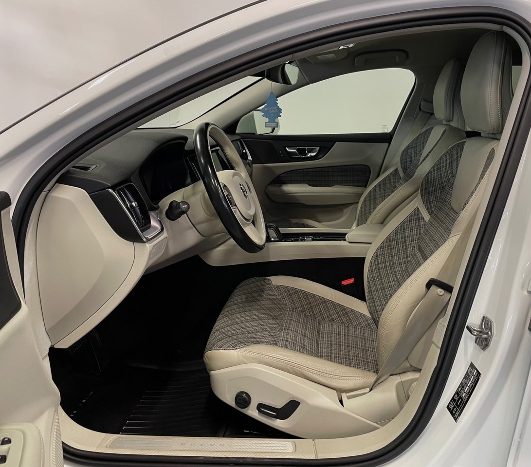 Volvo V60 Cross Country 2021, photo 6/10
