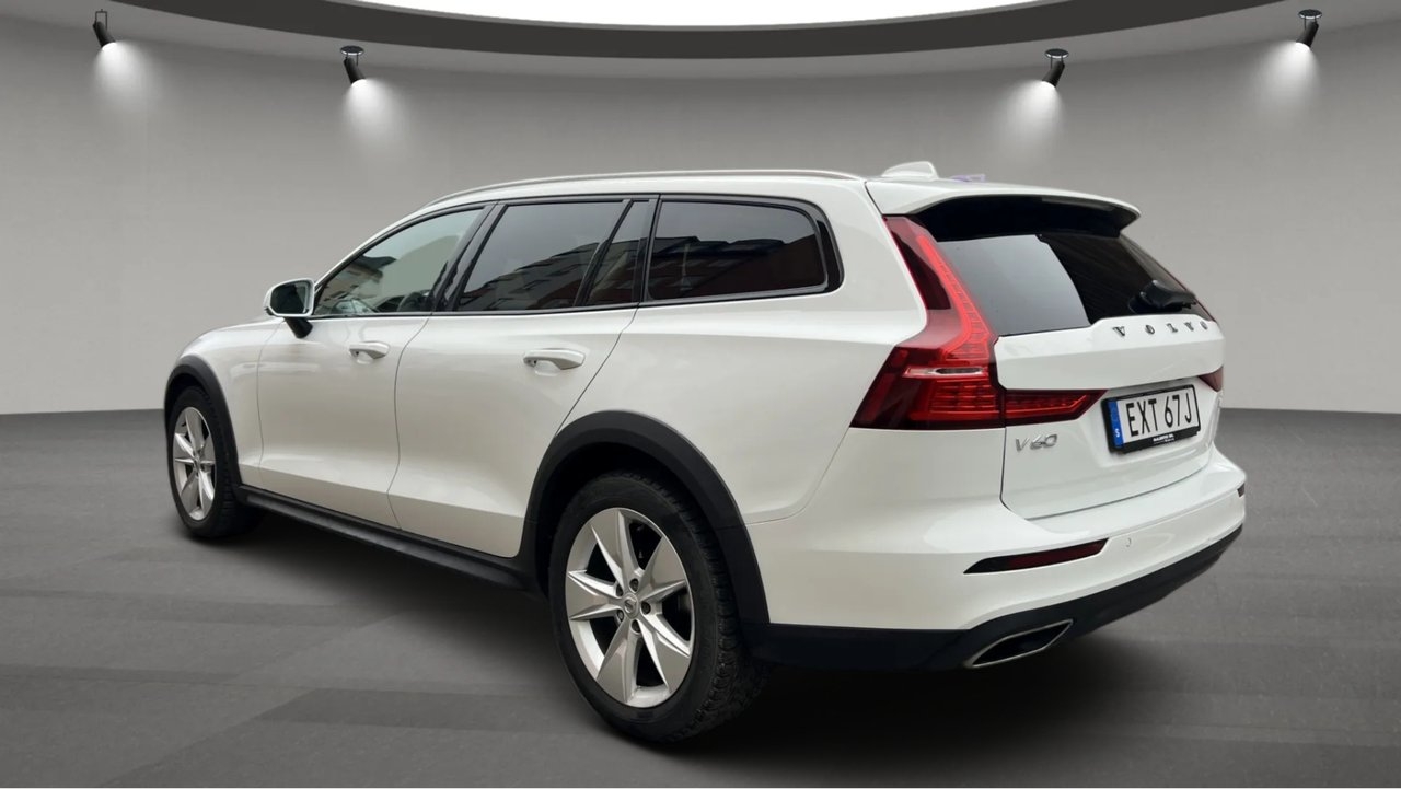 Volvo V60 Cross Country D4 AWD MOMENTUM 2021, bild 4/8