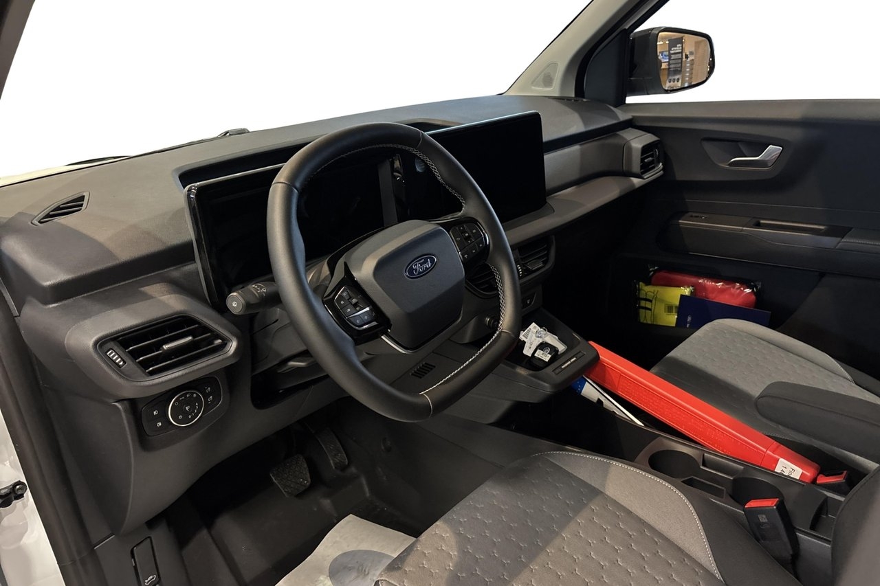 Ford E-Transit Courier Limited 136hk 2026, photo 6/11