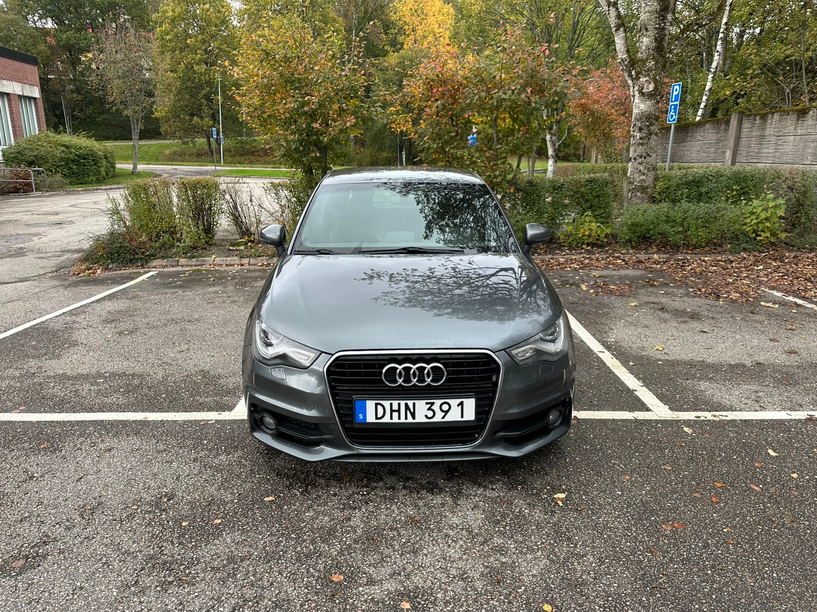 Audi A1 1.4 TFSI 2011, bild 2/10