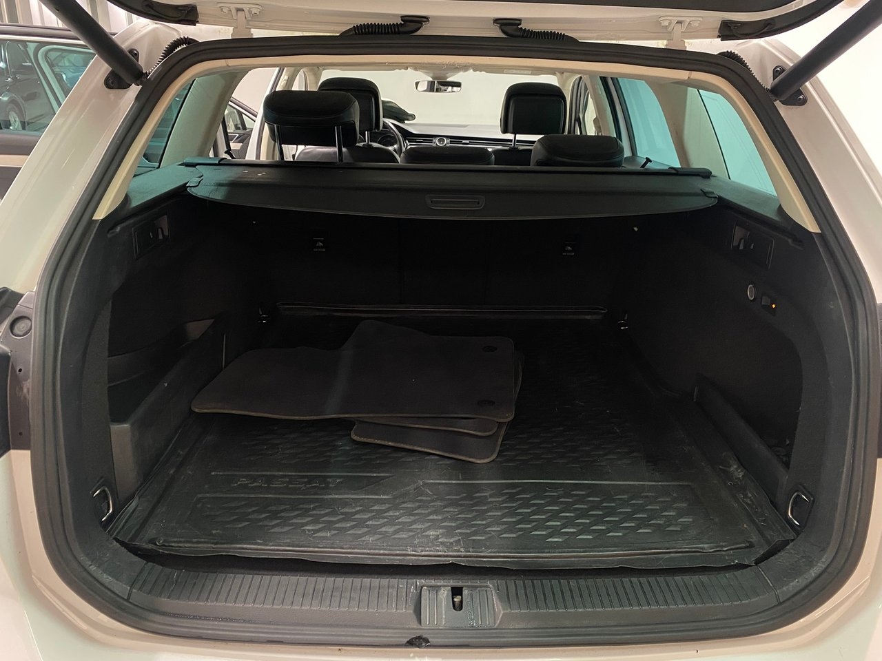 Volkswagen Passat 2015, kuva 6/10