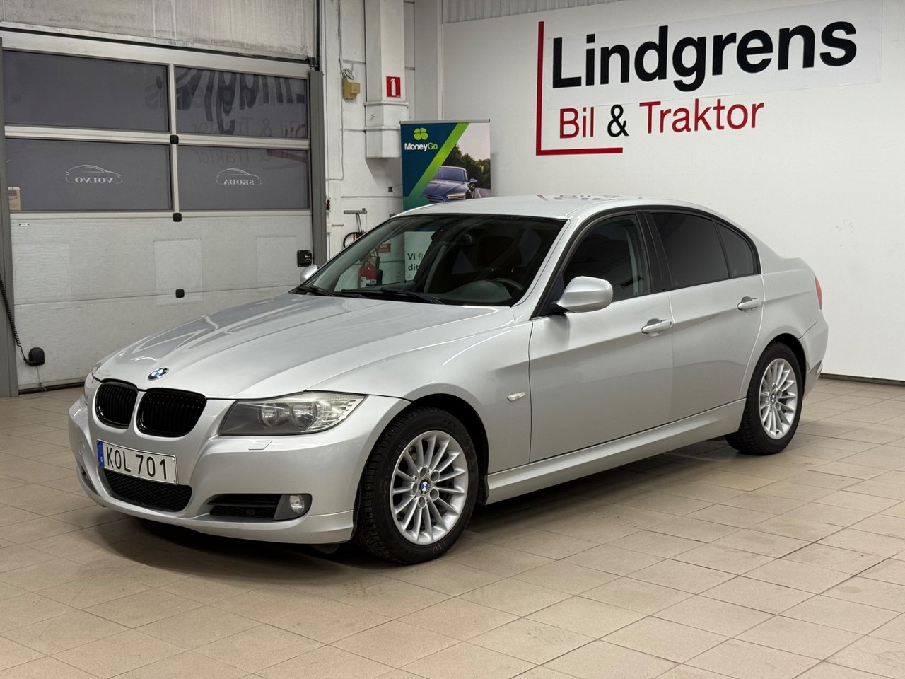 BMW 318 2010, bild 2/12