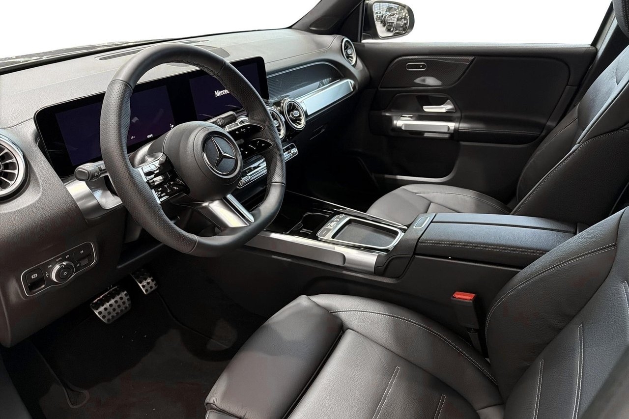 Mercedes-Benz GLB 2026, photo 6/10