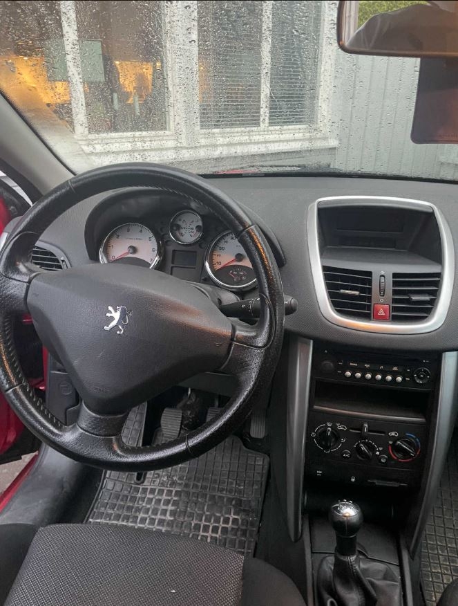 Peugeot 207 5-dörrar 1.6 VTi Manuell 2008, bild 2/9