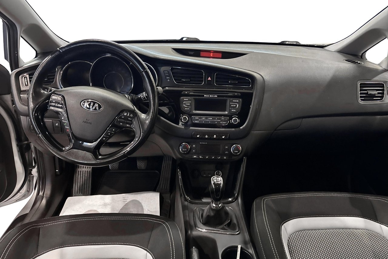 Kia Ceed 1.6 CRDi 2013, bild 7/10
