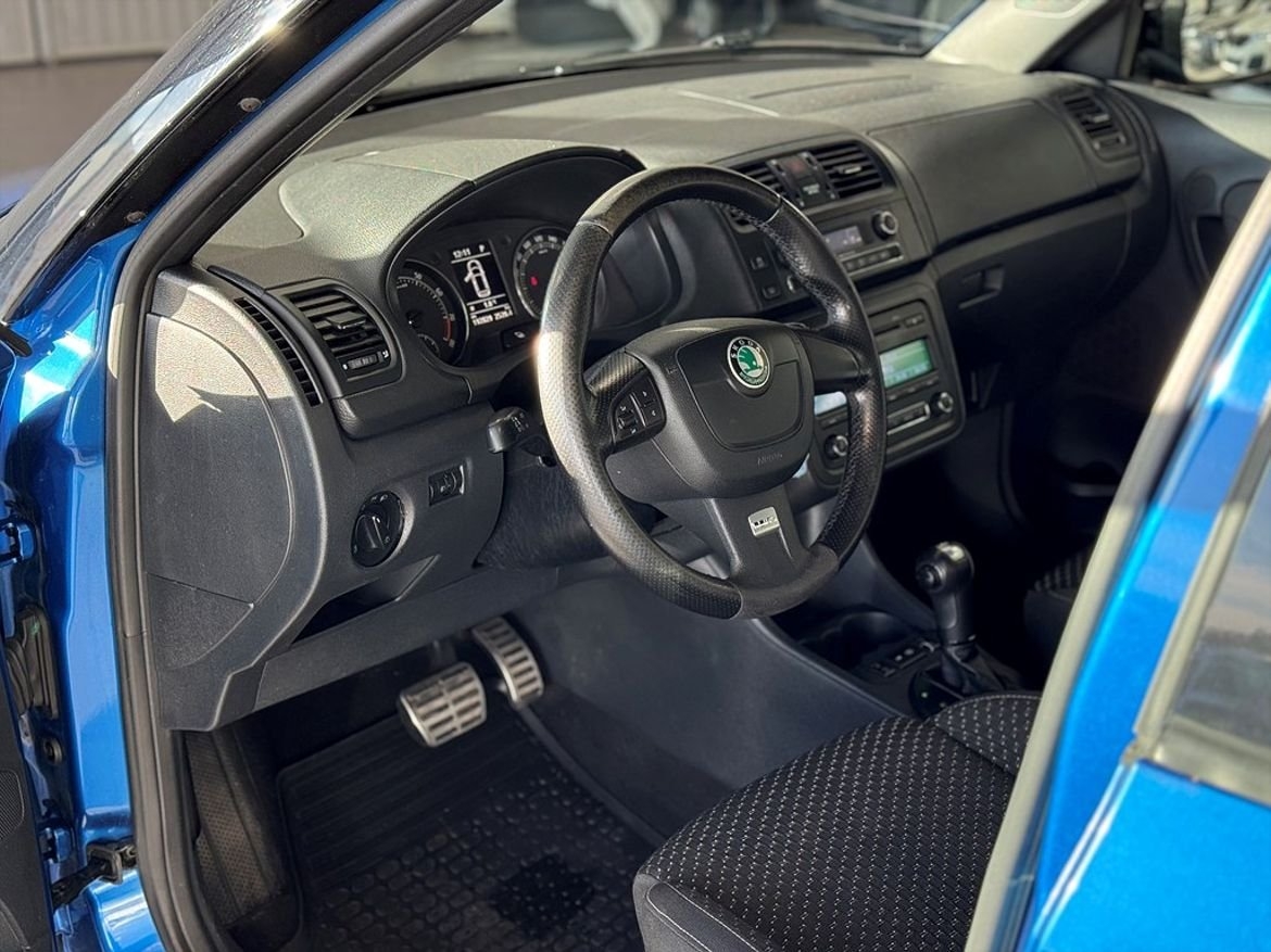 Skoda Fabia 1.4 TSI RS 180Hk Automat 2011, bild 7/10