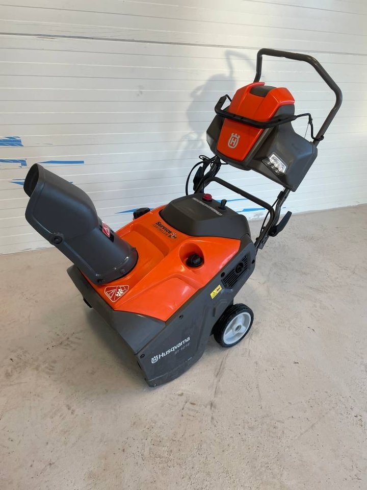 Husqvarna ST121E
