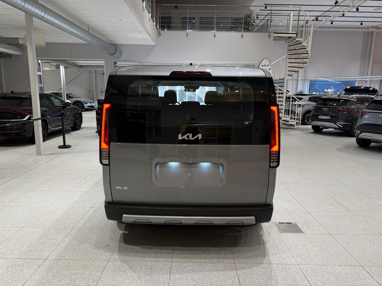 Kia PV5 PLUS PRO 71.2 kWh FWD 163hk 2026, bild 3/10