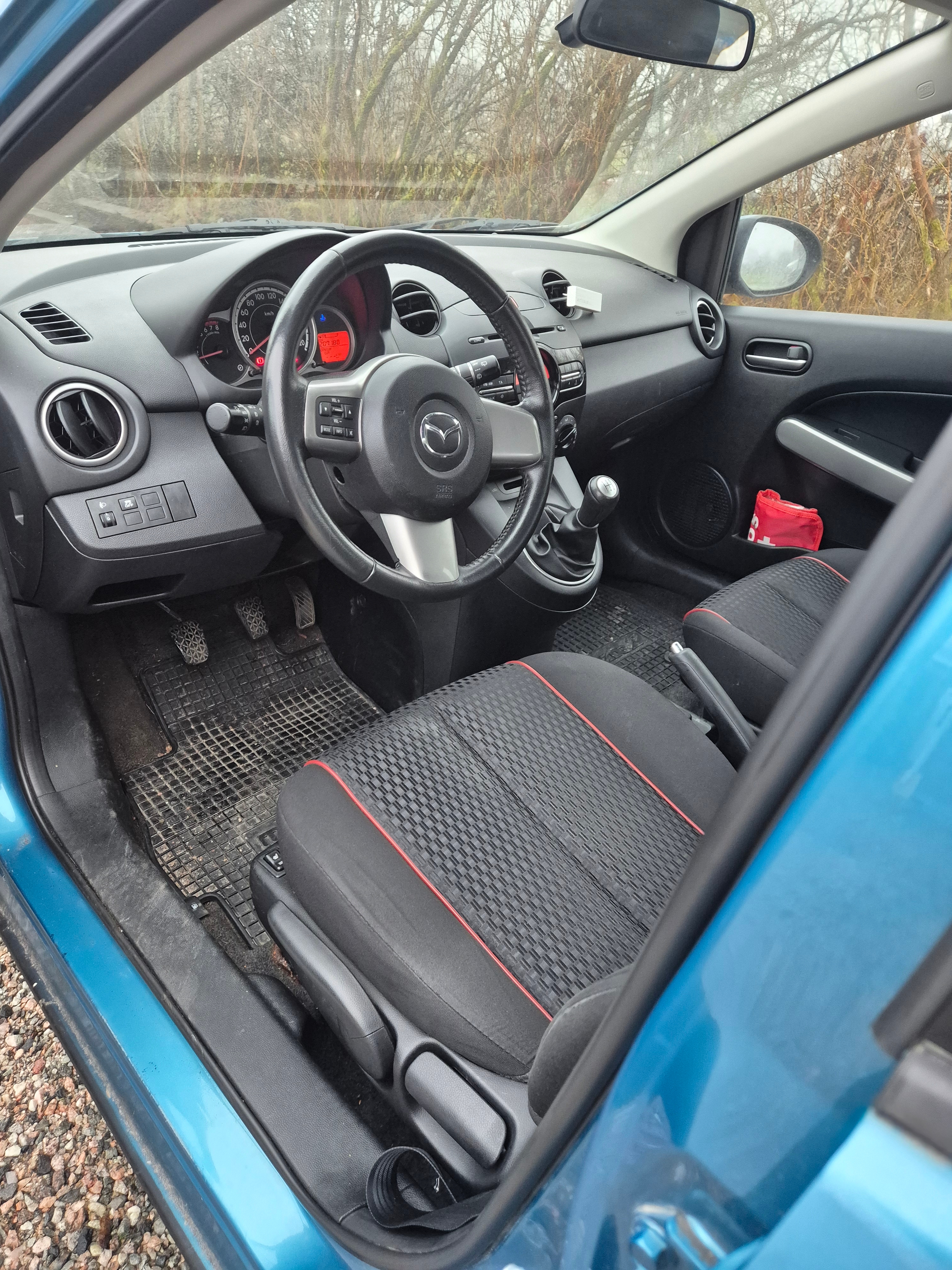 Mazda 2 5-dörrar 1.3 MZR Manuell 2010, bild 4/9