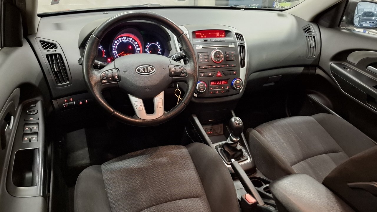Kia Ceed _sw 1.6(128hk) 2011, kuva 2/24