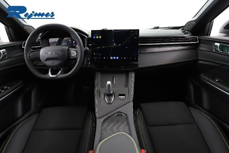Lynk & Co 01 More PHEV 2025, photo 2/27