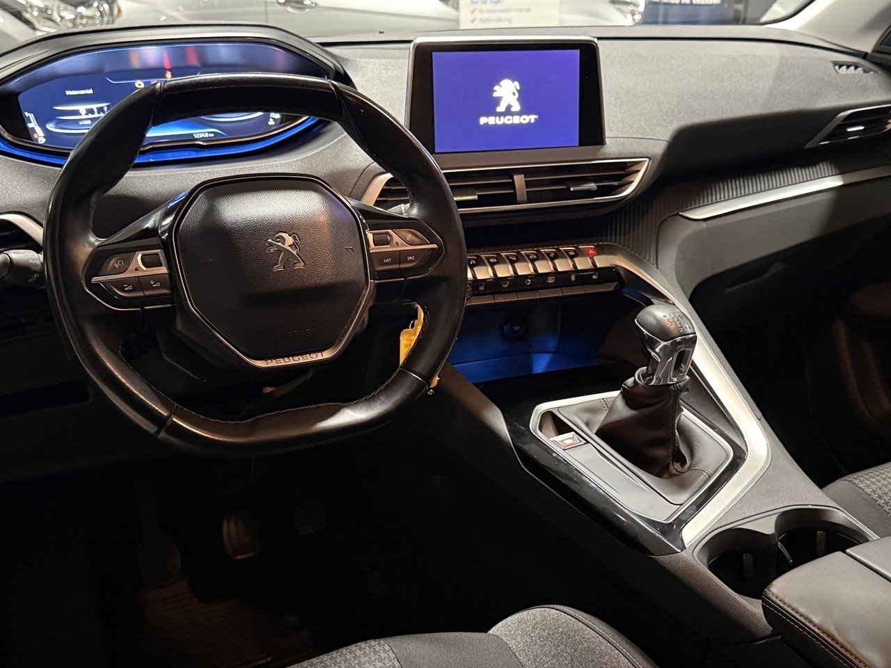 Peugeot 3008 1.2 Active PureTech 131hk 2018, bild 5/8