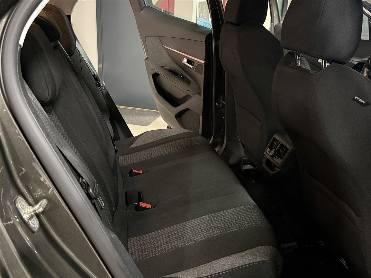 Peugeot 3008 1.2 Active PureTech 131hk 2018, bild 7/8