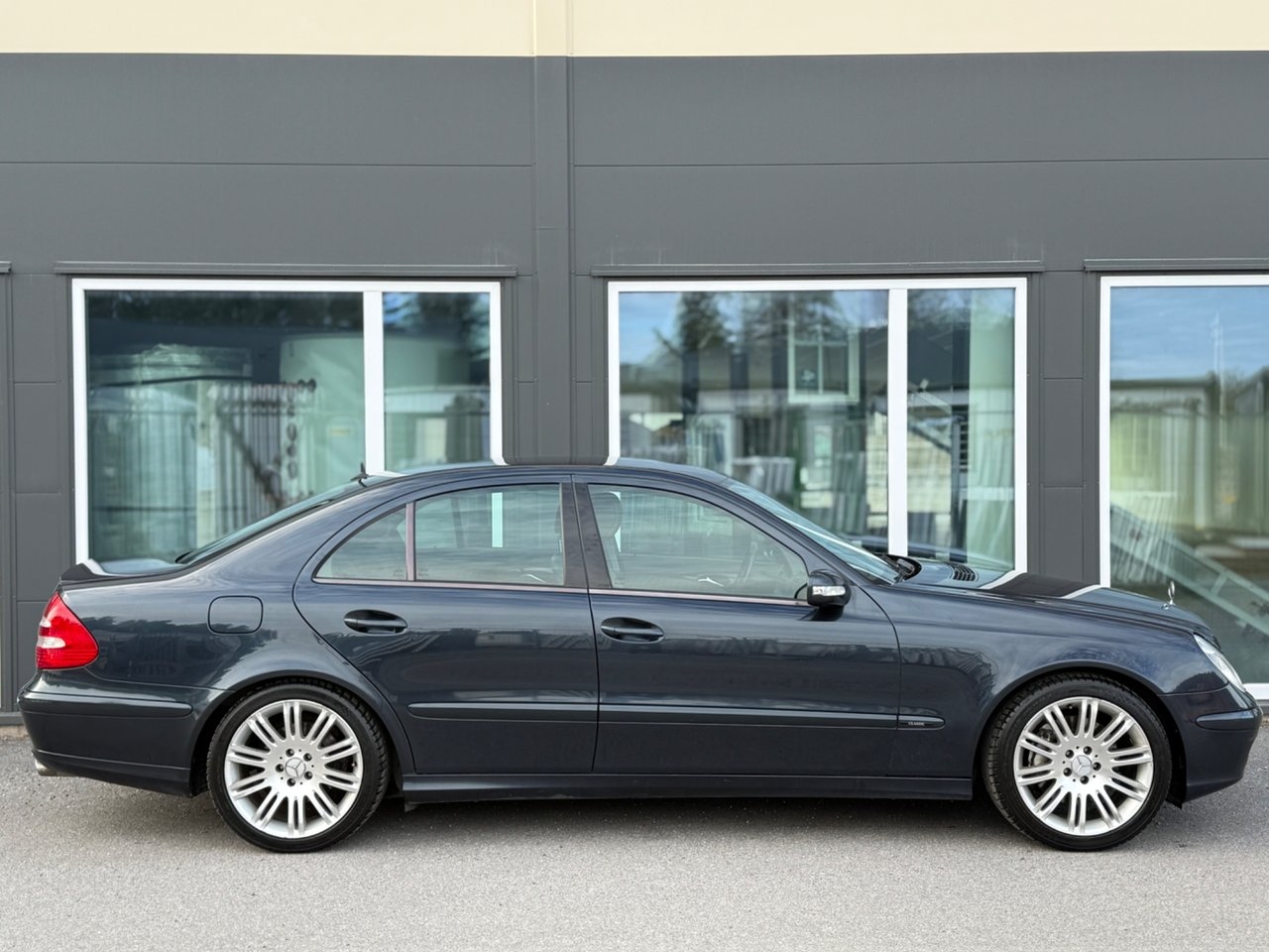 Mercedes-Benz E 2006, kuva 2/10