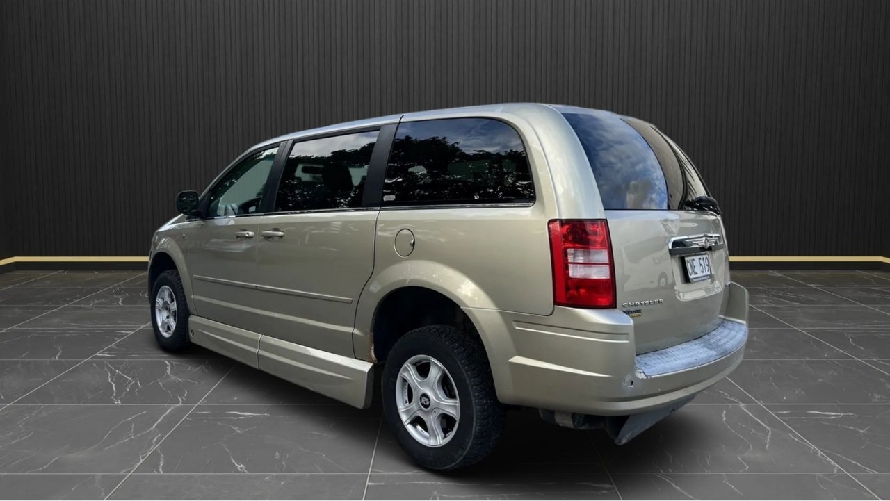 Chrysler Town & Country 2009, photo 4/7