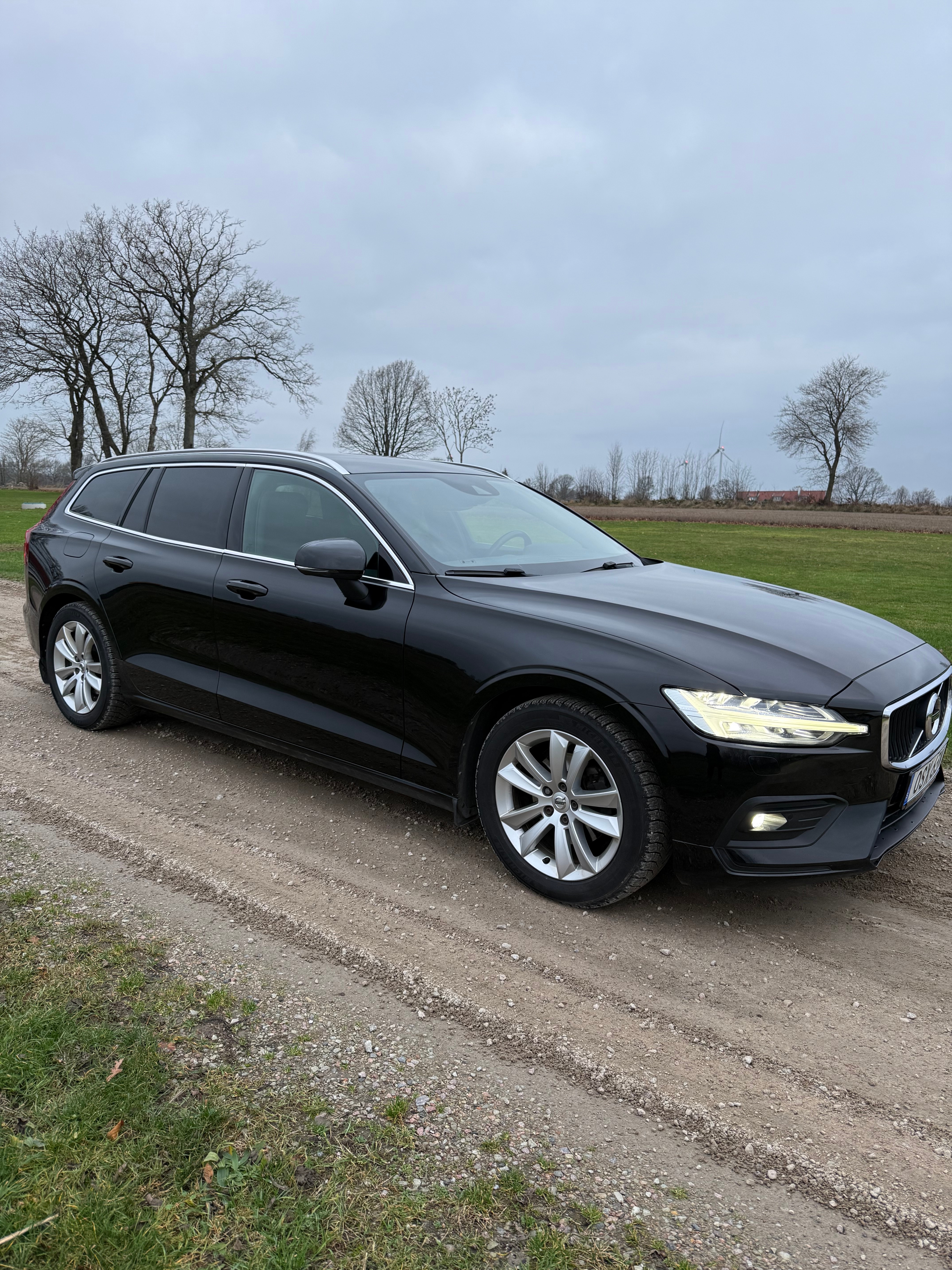 Volvo V60 D4 AWD Geartronic 2020, photo 2/6