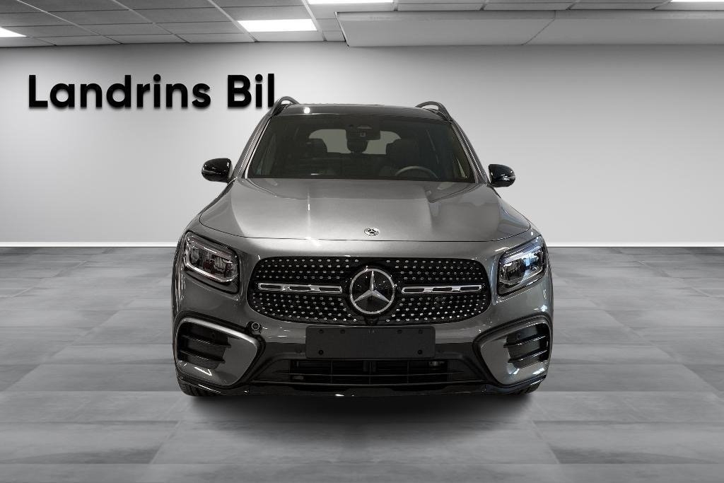 Mercedes-Benz GLB 2026, photo 2/10