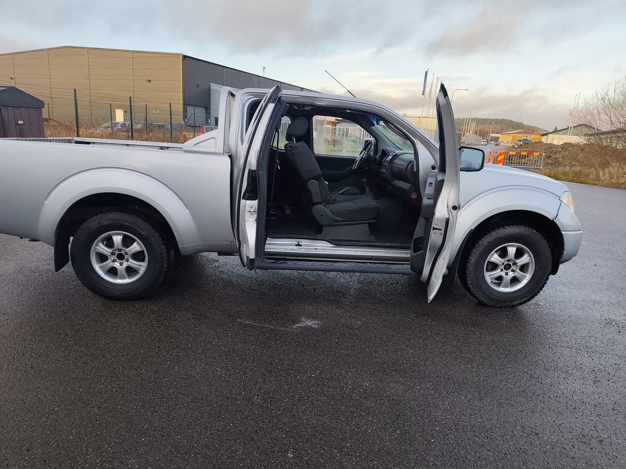 Nissan Navara King Cab 2.5 dCi 4x4 2010, bild 5/10