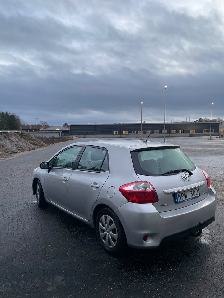 Toyota Auris 2010, kuva 6/10