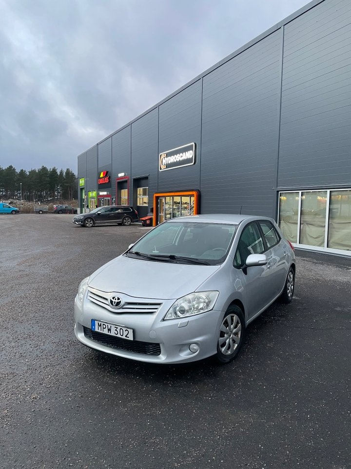 Toyota Auris 2010, kuva 3/10