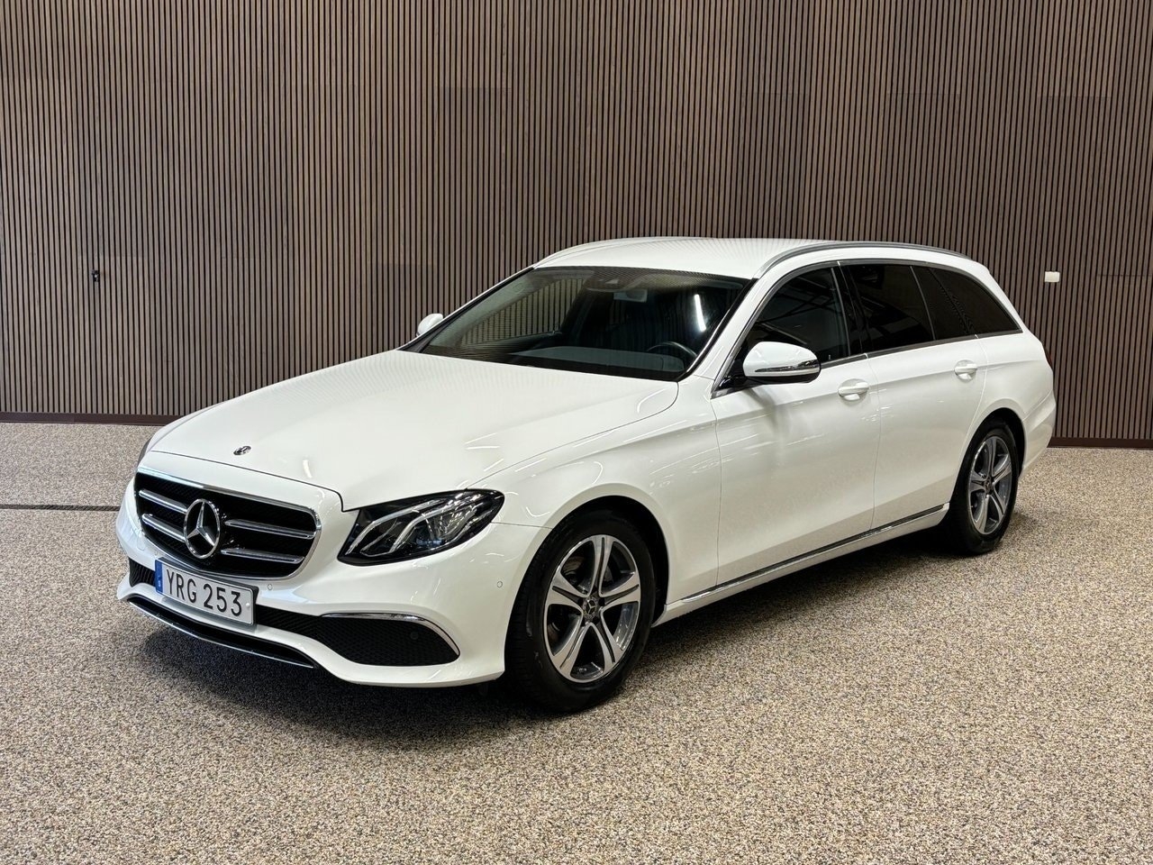 Mercedes-Benz E 2019, bild 2/10