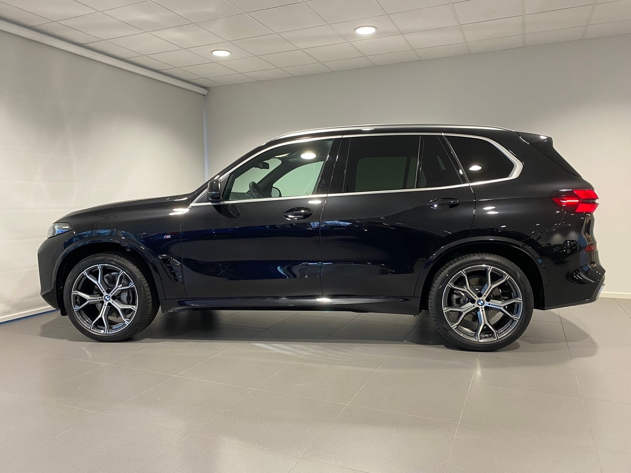 BMW X5 xDrive30d M-Sport 2026, bild 2/13