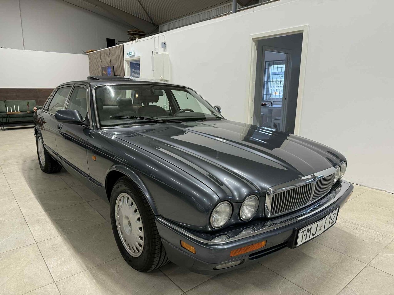 Jaguar XJ