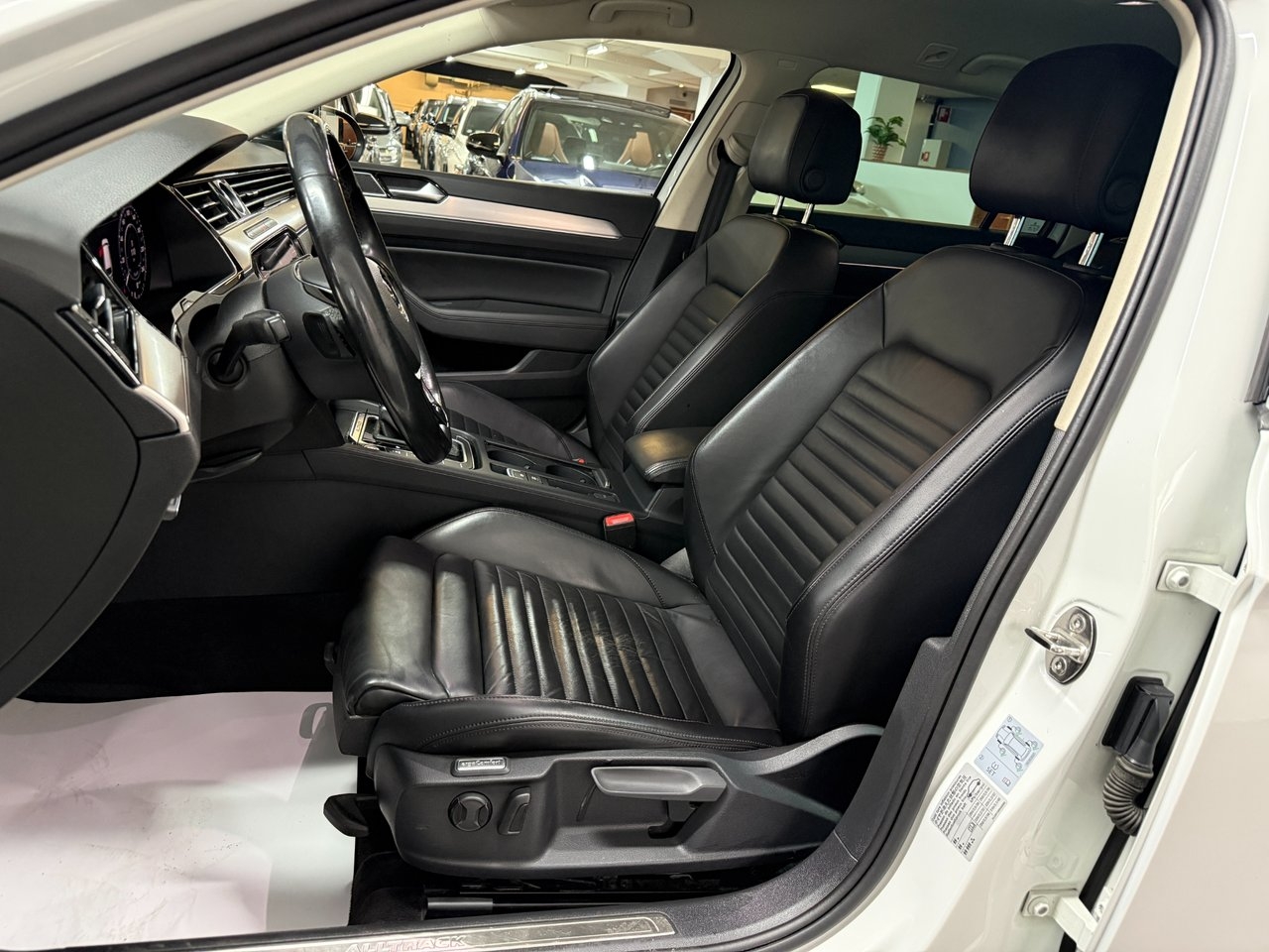 Volkswagen Passat 2018, bild 6/19