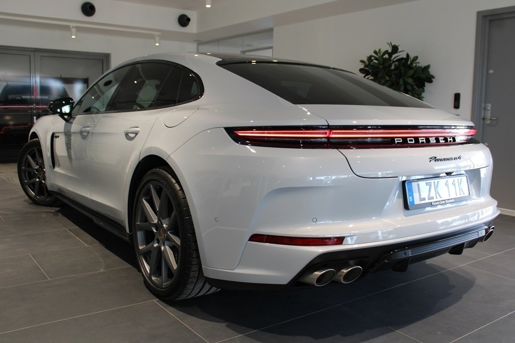 Porsche Panamera 4 E-HYBRID 2026, kuva 2/10