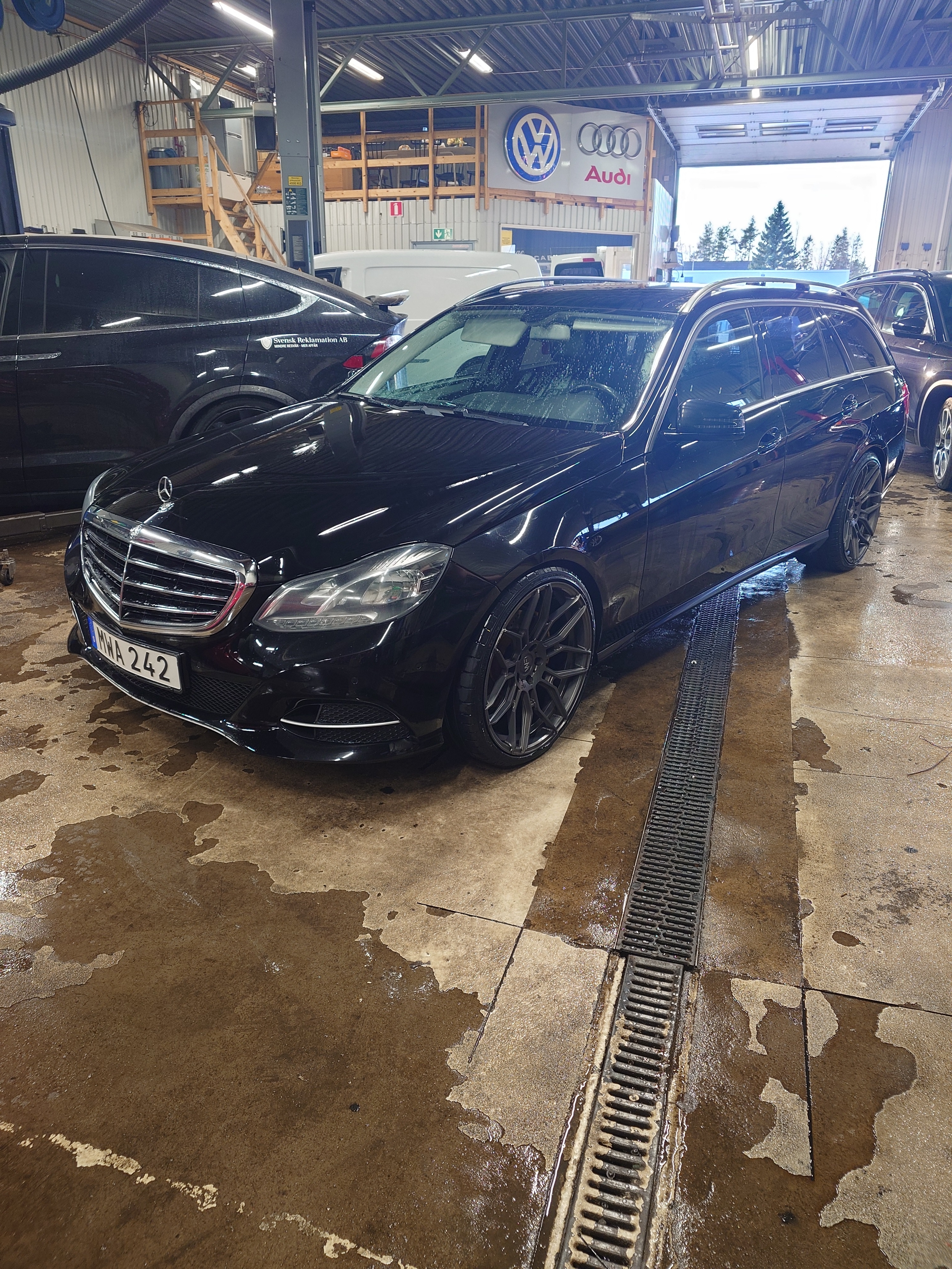 Mercedes-Benz E 220 T BlueTEC 9G-Tronic 2016, bild 2/5