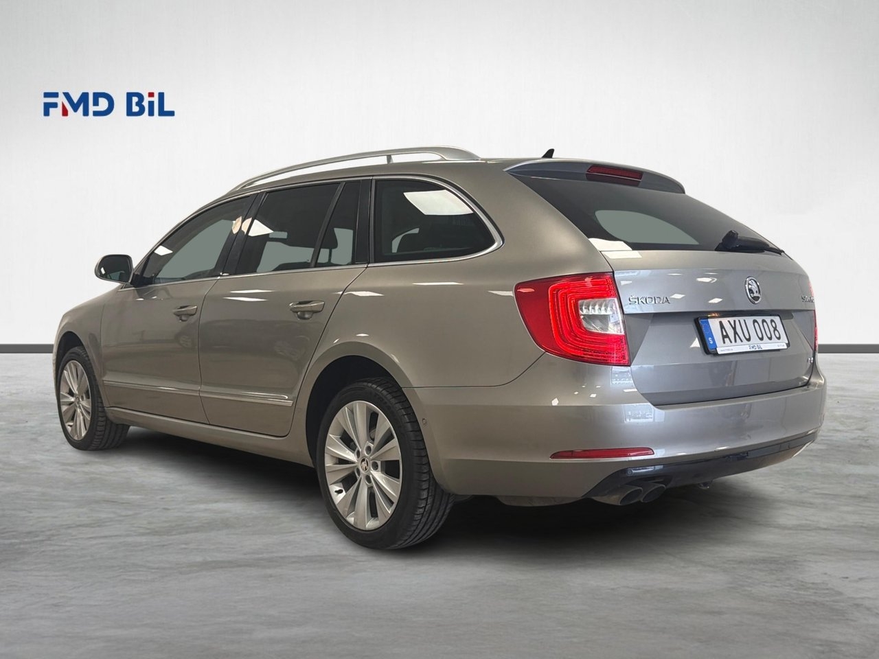 Skoda Superb 2015, photo 3/28