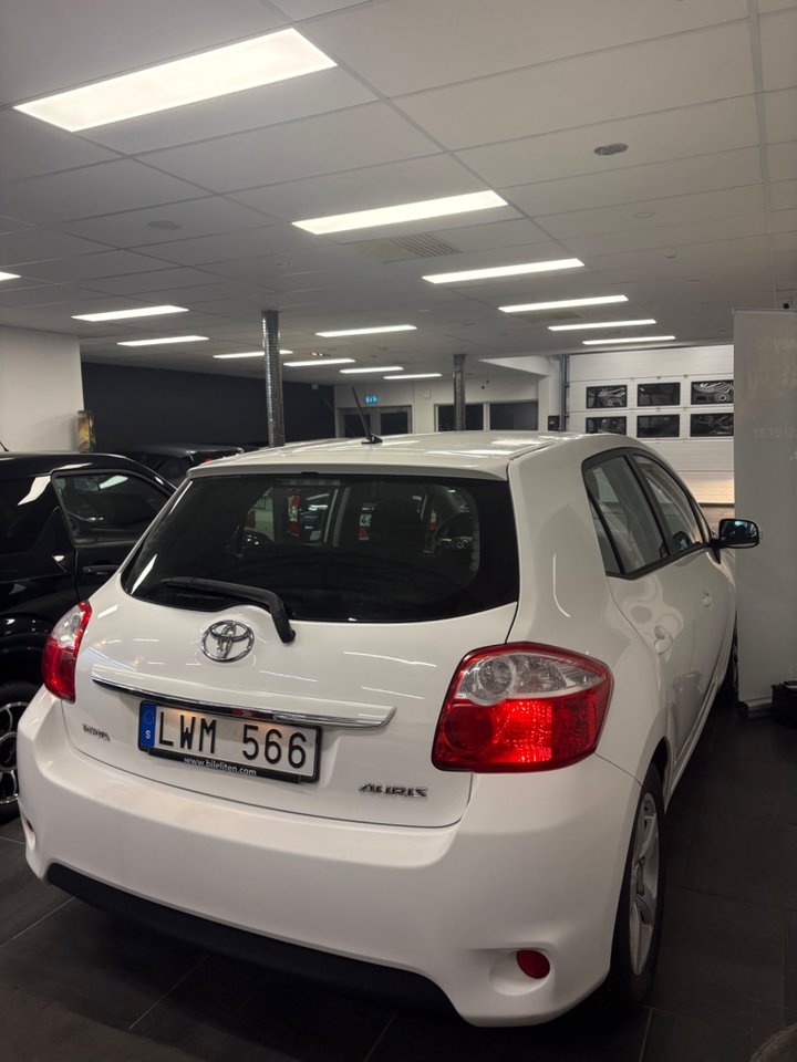 Toyota Auris SÅLD 2011, bild 3/4