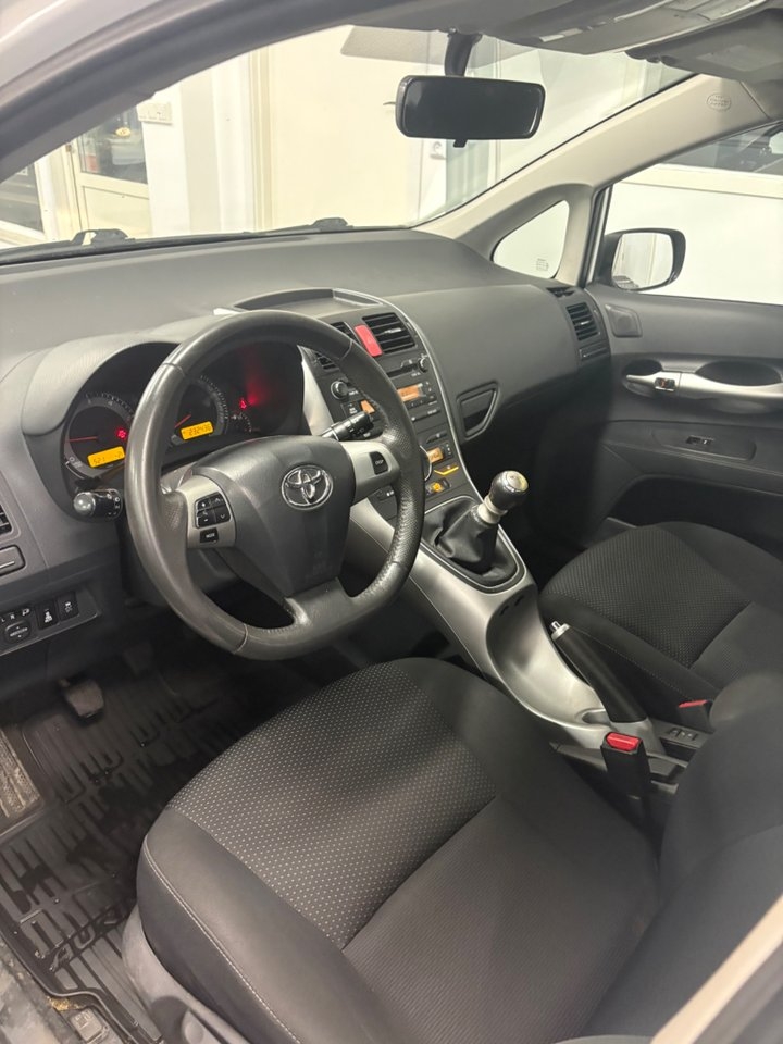 Toyota Auris SÅLD 2011, bild 4/4